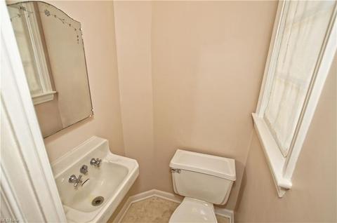 105 E 207th St, Euclid, OH 44123 photo 12