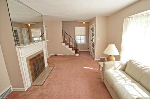 105 E 207th St, Euclid, OH 44123 photo 3