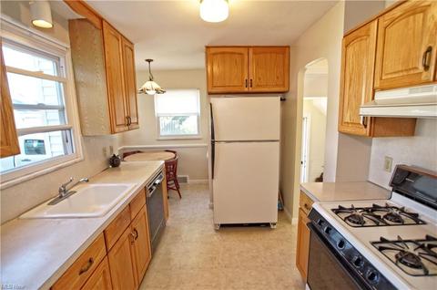 105 E 207th St, Euclid, OH 44123 photo 9