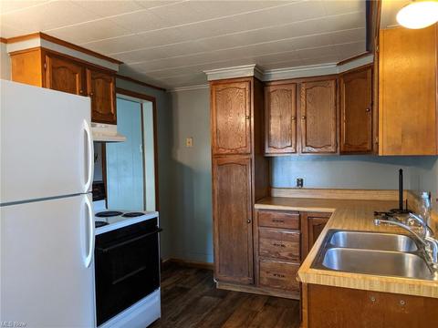 147 E Main St, Dalton, OH 44618 photo 2