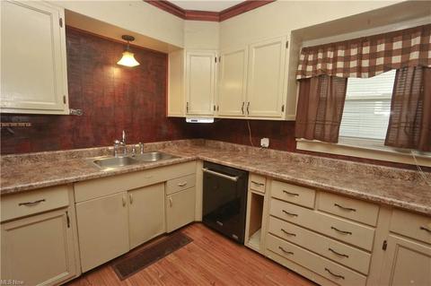 215 E Summit St, Alliance, OH 44601 photo 5