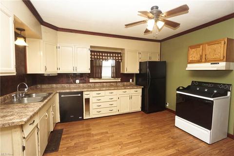 215 E Summit St, Alliance, OH 44601 photo 7