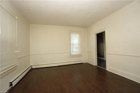 215 E Summit St, Alliance, OH 44601 photo 11