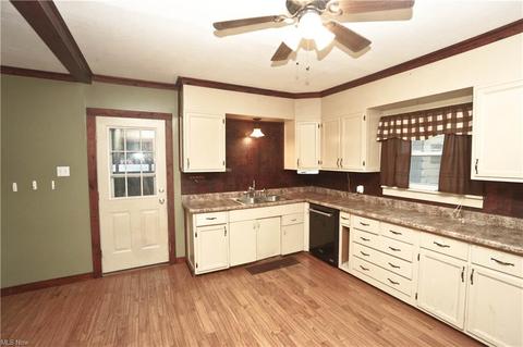 215 E Summit St, Alliance, OH 44601 photo 4