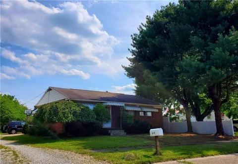 614 Ricksecker St, Dover, OH 44622 photo 2
