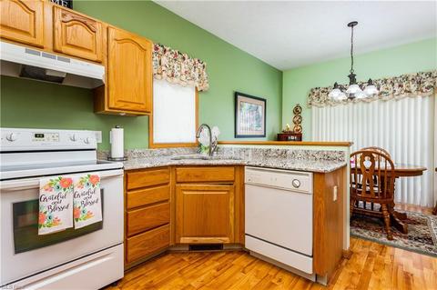 314 Stonehedge Dr, Elyria, OH 44035 photo 2