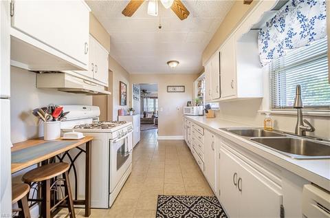31715 Royalview Dr, Willowick, OH 44095 photo 8