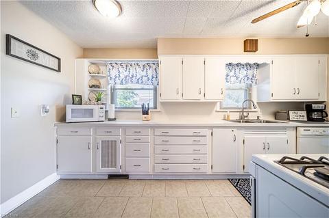 31715 Royalview Dr, Willowick, OH 44095 photo 9
