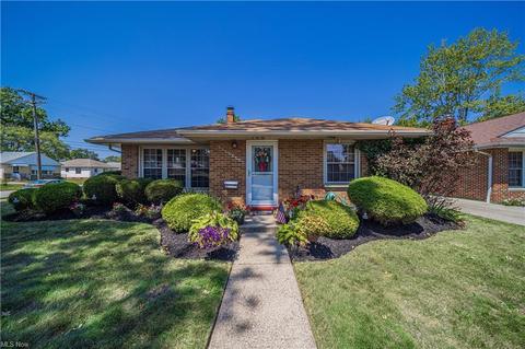31715 Royalview Dr, Willowick, OH 44095 photo 1