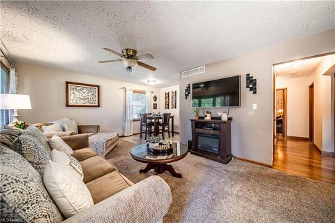 31715 Royalview Dr, Willowick, OH 44095 photo 3