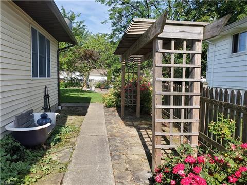 4100 Kenyon Ave, Lorain, OH 44053 photo 5