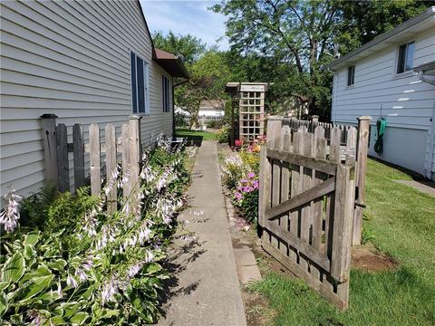 4100 Kenyon Ave, Lorain, OH 44053 photo 3