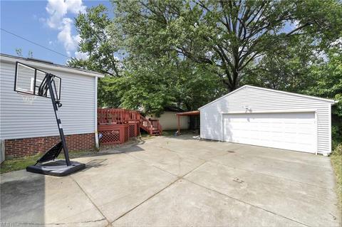 1722 Lorimer Rd, Parma, OH 44134 photo 4