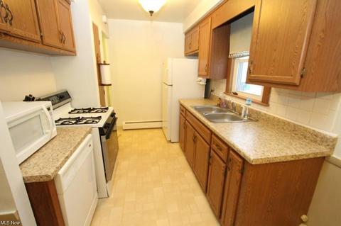 30301 Barjode Rd, Willowick, OH 44095 photo 3