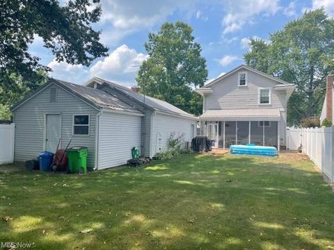 704 E 4th St, Dover, OH 44622 photo 3