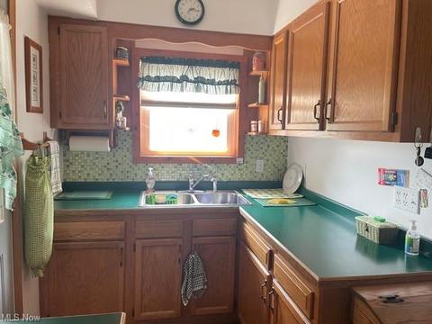 704 E 4th St, Dover, OH 44622 photo 6