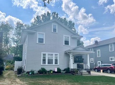 704 E 4th St, Dover, OH 44622 photo 2