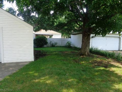 2806 Lucerne Ave, Parma, OH 44134 photo 3