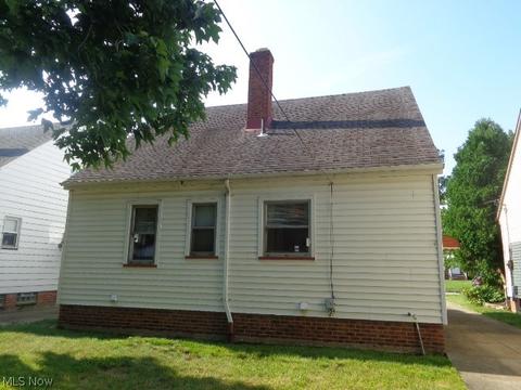 2806 Lucerne Ave, Parma, OH 44134 photo 2