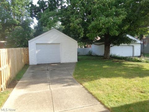 2806 Lucerne Ave, Parma, OH 44134 photo 4