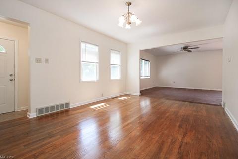 21 E Lowell Ave, Akron, OH 44310 photo 4