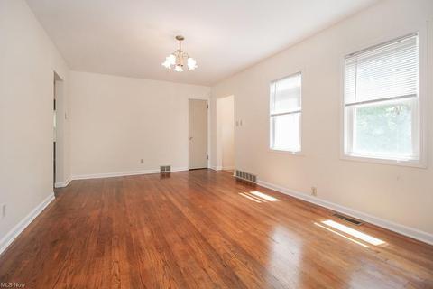 21 E Lowell Ave, Akron, OH 44310 photo 3