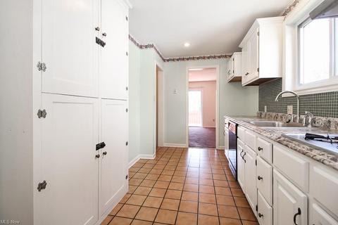 21 E Lowell Ave, Akron, OH 44310 photo 9