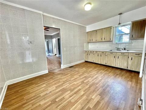 911 Fulton Rd NW, Canton, OH 44703 photo 3