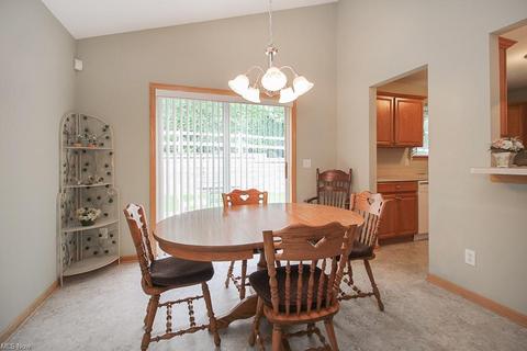 7631 Falling Leaf Dr, Seven Hills, OH 44131 photo 10
