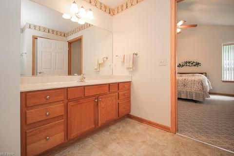 7631 Falling Leaf Dr, Seven Hills, OH 44131 photo 25