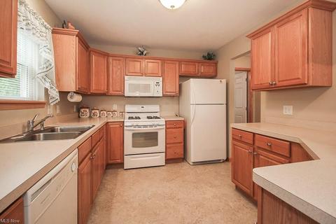 7631 Falling Leaf Dr, Seven Hills, OH 44131 photo 6