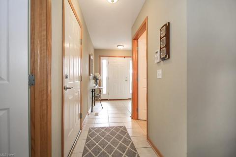 7631 Falling Leaf Dr, Seven Hills, OH 44131 photo 2