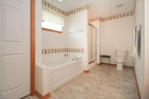 7631 Falling Leaf Dr, Seven Hills, OH 44131 photo 23