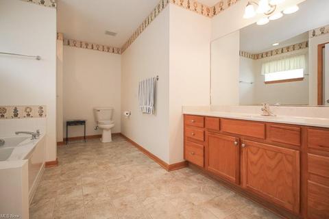 7631 Falling Leaf Dr, Seven Hills, OH 44131 photo 22
