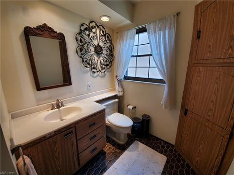 91 E 211 St, Euclid, OH 44123 photo 9