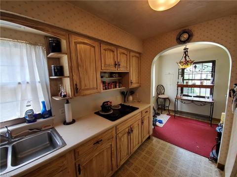 91 E 211 St, Euclid, OH 44123 photo 5