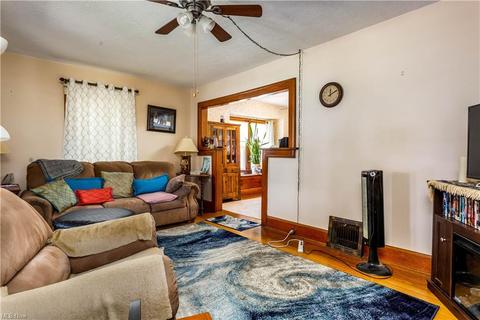 323 High St, Elyria, OH 44035 photo 5