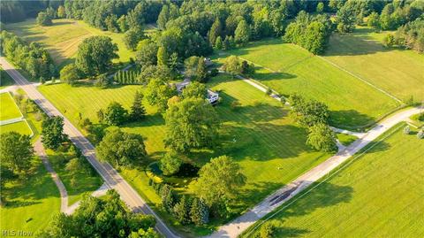 8853 Mentor Rd, Chardon, OH 44024 photo 5