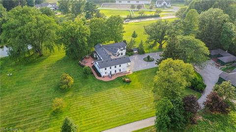 8853 Mentor Rd, Chardon, OH 44024 photo 4