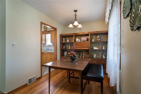 1735 E 36th St, Lorain, OH 44055 photo 3