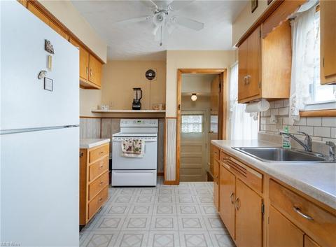1735 E 36th St, Lorain, OH 44055 photo 4