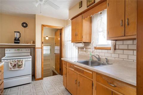 1735 E 36th St, Lorain, OH 44055 photo 8