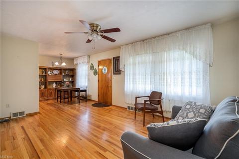 1735 E 36th St, Lorain, OH 44055 photo 2