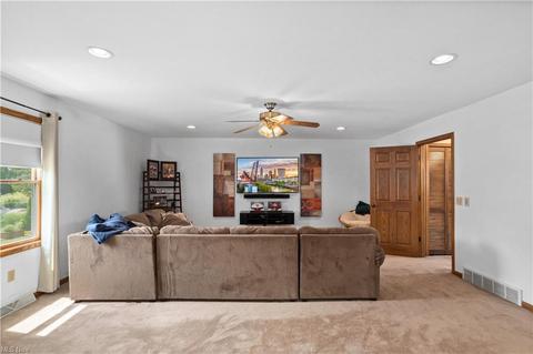 4746 Eldo St, Willoughby, OH 44094 photo 6