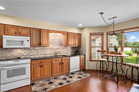 4746 Eldo St, Willoughby, OH 44094 photo 3