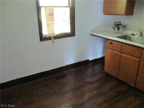 1761 E 32nd St, Lorain, OH 44055 photo 9