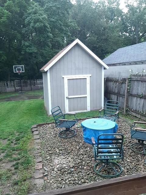 400 Creed St, Struthers, OH 44471 photo 4