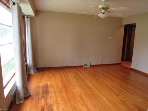 331 Beebe Ave, Elyria, OH 44035 photo 4
