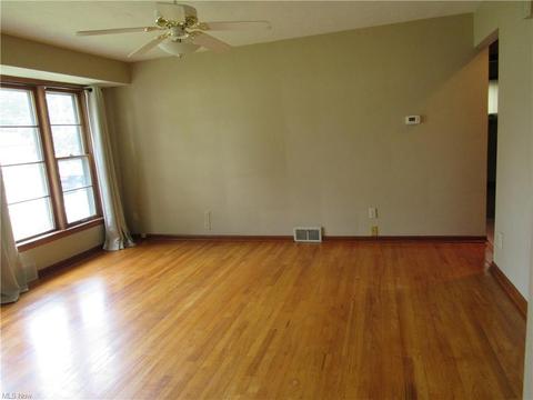 331 Beebe Ave, Elyria, OH 44035 photo 3
