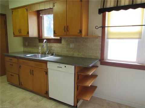 331 Beebe Ave, Elyria, OH 44035 photo 9